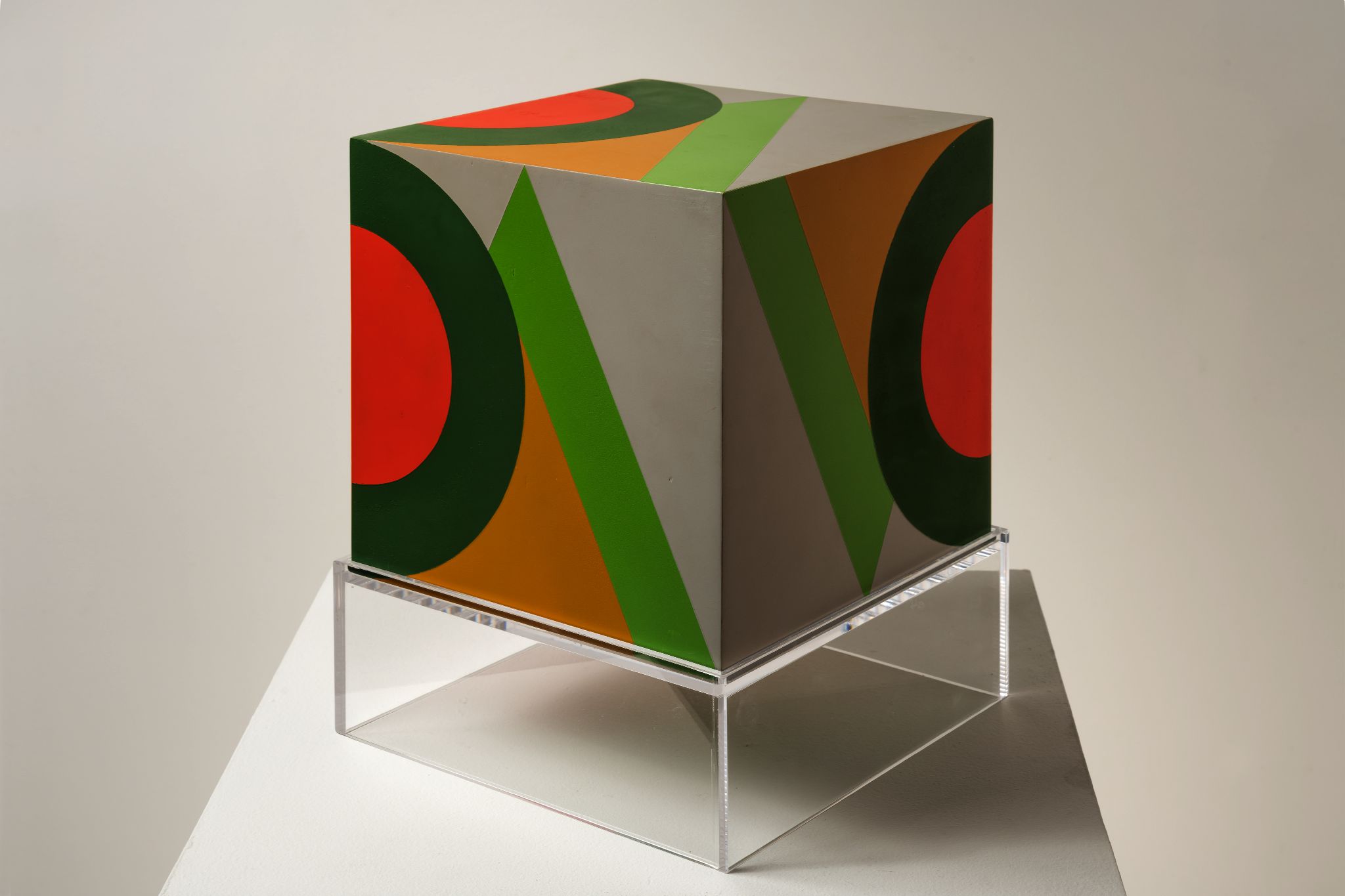 13125_untitled_cube__grey_background_vc__1984_1 13125_untitled_cube__grey_background_vc__1984_1